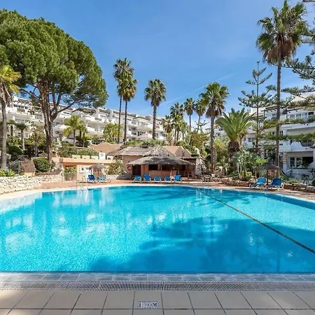 Flat In Matchroom Golf Pool Apartment